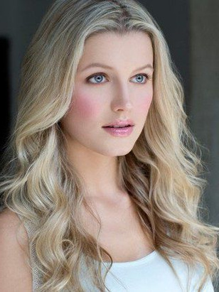 ليلي ترافيرز