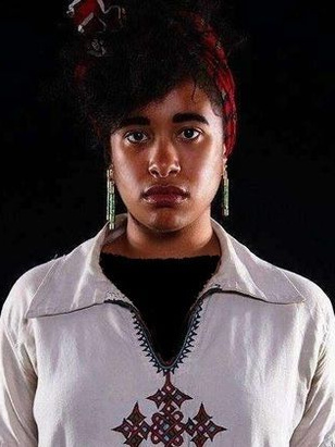 عزيزة بارنز