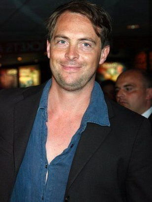 ستيفن كامبل مور