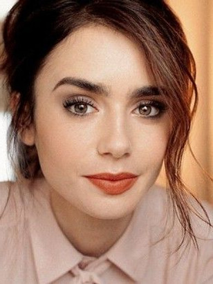 ليلي كولينز