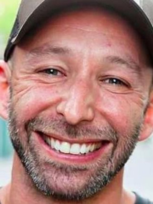 مايكل كونيفس