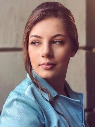 كريستال بيطار