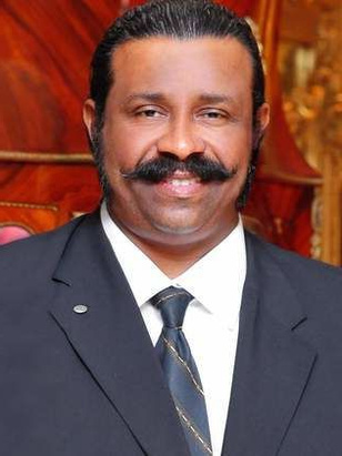 عمر كامل