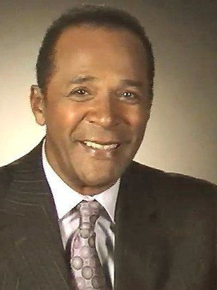 كليفتون ديفيس