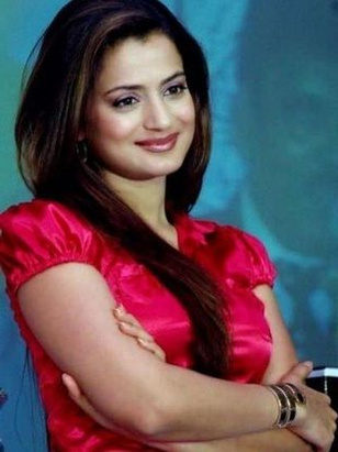 أميشا باتيل