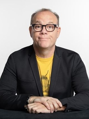 مسعود أكيوستا