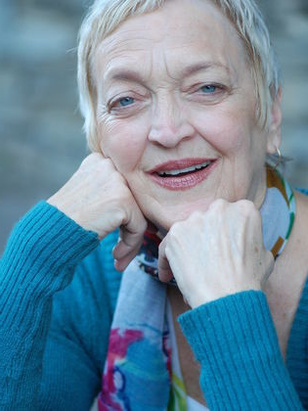 نانسي لاينهان تشارلز