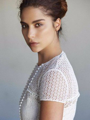 ناديا هيلكر