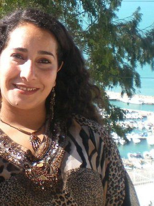 عائشة مناف