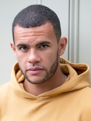 جوليان مور كوك