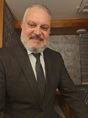 حاتم قورة