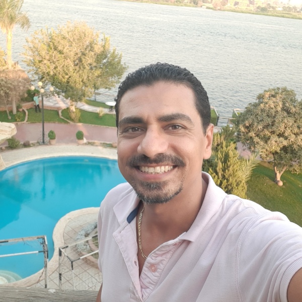 نادر كمال